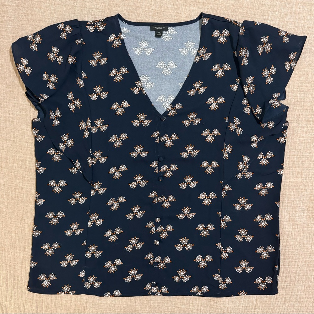 Brand new! Ann Taylor Factory butterfly sleeve shirt w/ buttons. Floral. XL